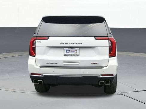 Used 2025 GMC Yukon Denali w/ Sun & Power Step Package image 11