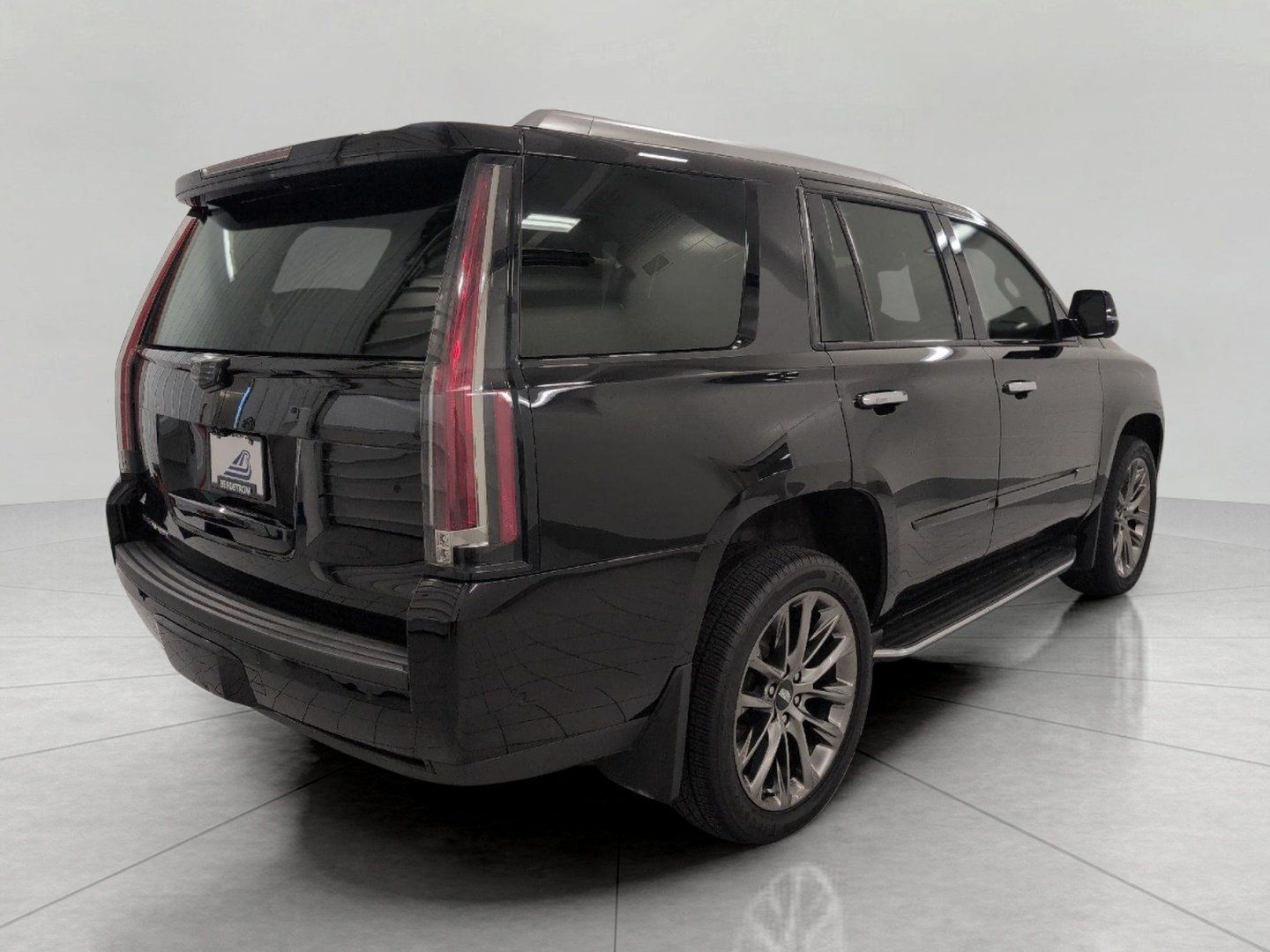 Used 2020 Cadillac Escalade Luxury w/ Escalade Sport Edition AWD/4WD image 19