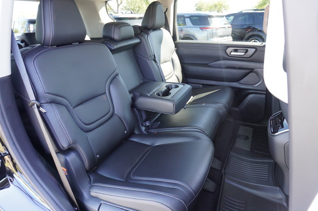Certified 2025 Nissan Armada SV AWD/4WD image 9