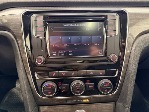 Used 2018 Volkswagen Passat 2.0T SE image 34