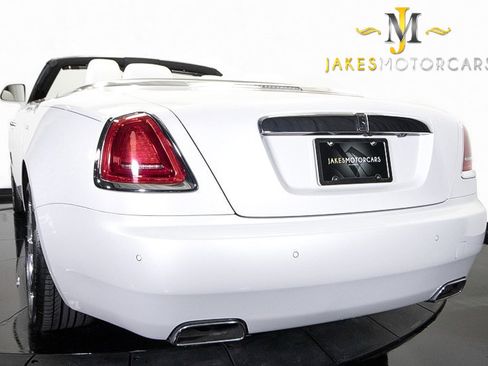 Used 2017 Rolls-Royce Dawn image 10