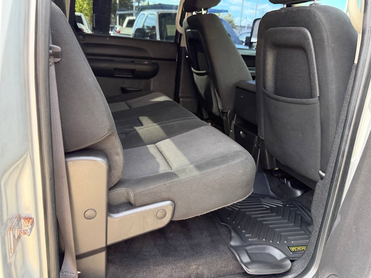 Used 2010 GMC Sierra 2500 SLE w/ Suspension Package, Off-Road AWD/4WD image 23