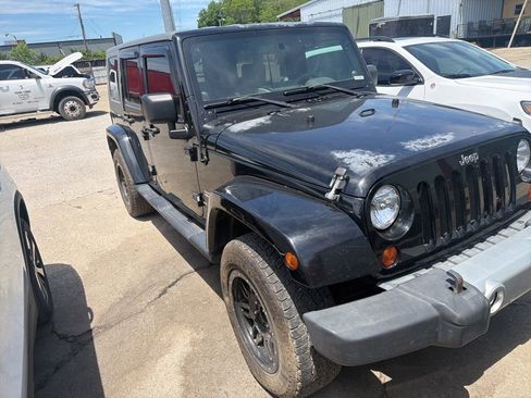 Used 2009 Jeep Wrangler Unlimited Sahara w/ Dual Top Group AWD/4WD image 8