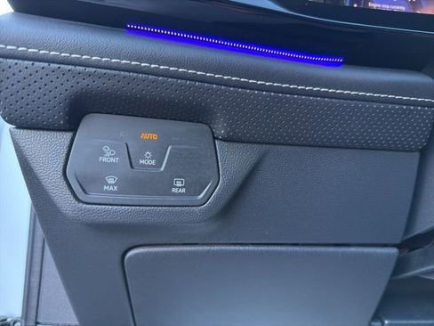 Used 2024 Volkswagen Atlas Cross Sport SEL R-Line image 22