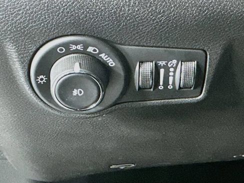 Used 2024 Jeep Compass Latitude AWD/4WD image 12