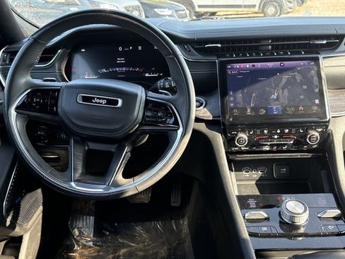 Used 2023 Jeep Grand Cherokee L Overland w/ Luxury Tech Group IV AWD/4WD image 4