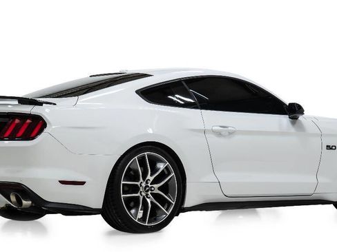 Used 2016 Ford Mustang GT Premium image 3