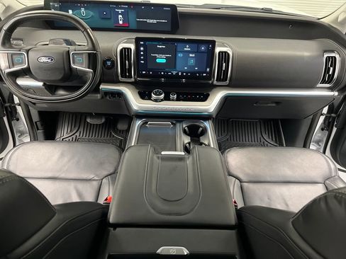 Used 2025 Ford Expedition Platinum image 49