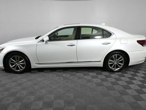 Used 2016 Lexus LS 460 AWD w/ Comfort Package image 3