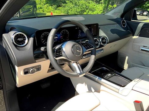 Certified 2026 Mercedes-Benz GLA 250 4MATIC image 9