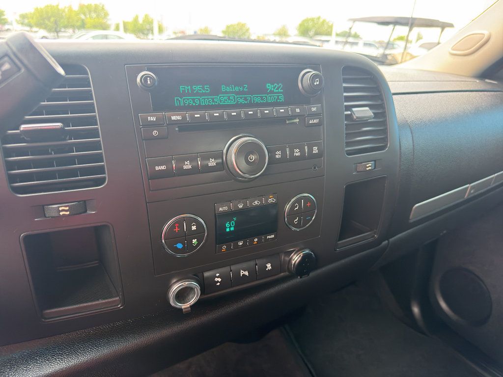 Used 2011 Chevrolet Silverado 1500 LT w/ Interior Plus Package RWD image 16