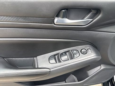Used 2024 Nissan Altima 2.5 SV image 21