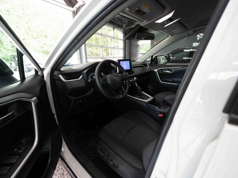 Used 2023 Toyota RAV4 XLE AWD/4WD image 8