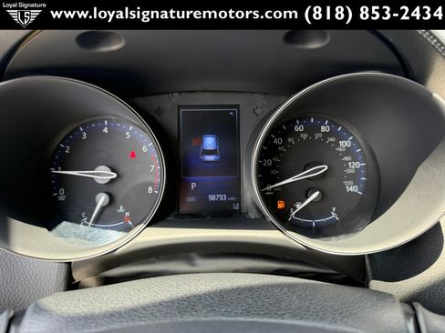 Used 2018 Toyota C-HR XLE FWD image 19