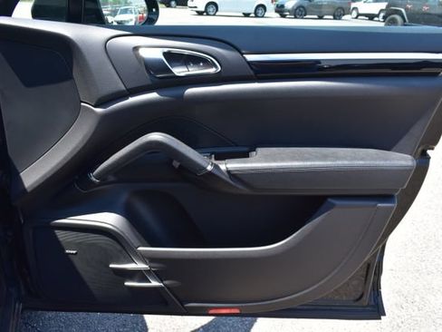 Used 2017 Porsche Cayenne Platinum Edition AWD/4WD image 48