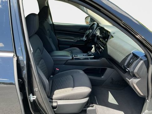 Used 2023 Nissan Pathfinder SV w/ SV Premium Package AWD/4WD image 17