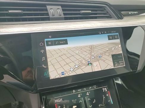 Used 2021 Audi e-tron Premium w/ Convenience Plus Package image 22
