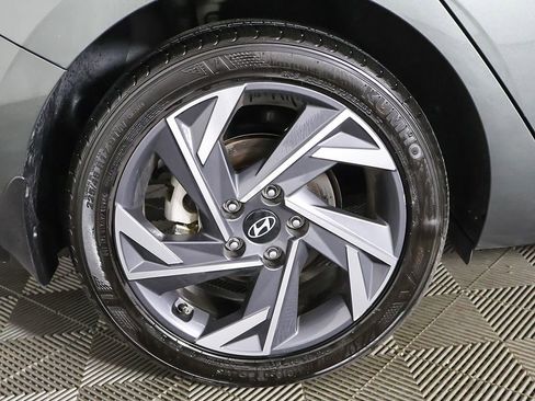 Used 2025 Hyundai Elantra Sport FWD image 19