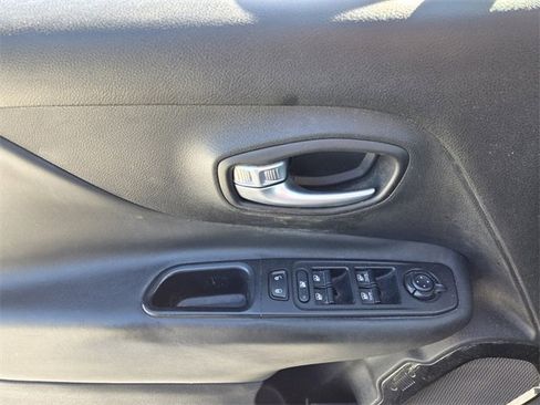 Certified 2017 Jeep Renegade Altitude w/ Advanced Technology Group image 19