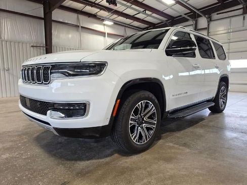 Used 2025 Jeep Wagoneer Series II w/ 8-Passenger Seating Package AWD/4WD image 2