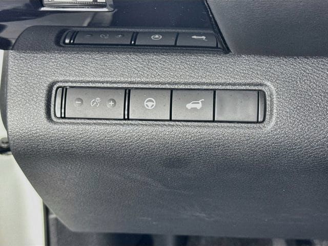 Used 2023 Nissan Pathfinder SV w/ SV Premium Package AWD/4WD image 10