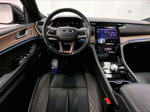 Used 2025 Jeep Grand Cherokee Summit AWD/4WD image 6