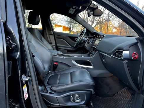 Used 2019 Jaguar F-PACE Prestige image 24