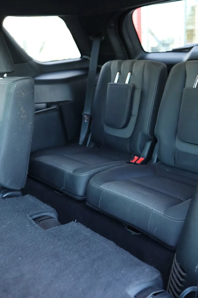 Used 2018 Ford Explorer XLT w/ Equipment Group 201A FWD image 37