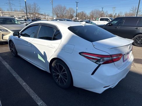 Used 2018 Toyota Camry SE w/ Moonroof Package image 17
