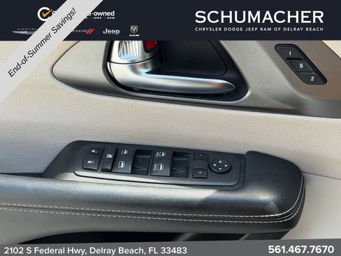 Used 2023 Chrysler Pacifica Touring-L FWD image 26