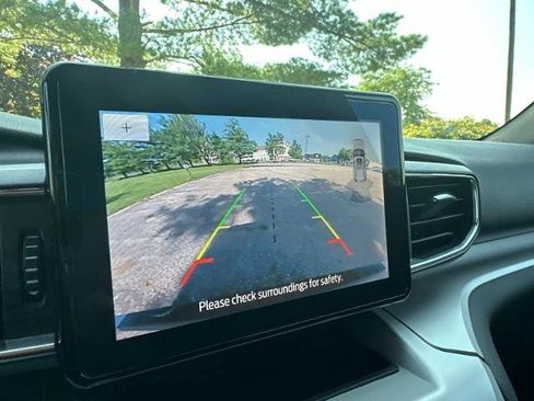 Certified 2022 Ford Explorer XLT w/ Equipment Group 202A AWD/4WD image 5