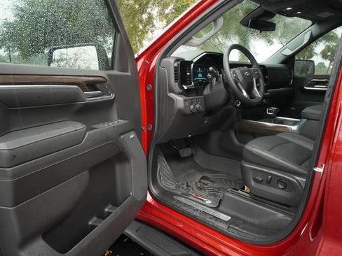 Used 2024 Chevrolet Silverado 1500 LT Trail Boss image 13