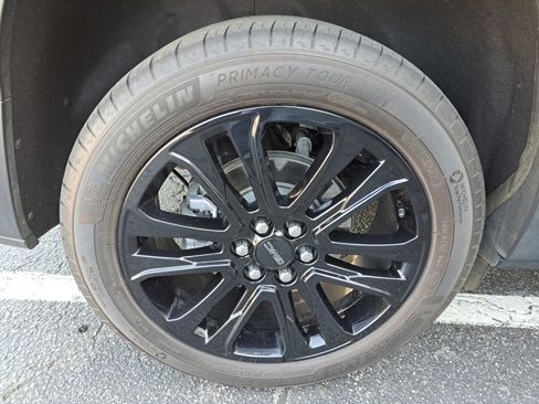 Certified 2023 GMC Acadia SLT w/ Elevation Edition image 17