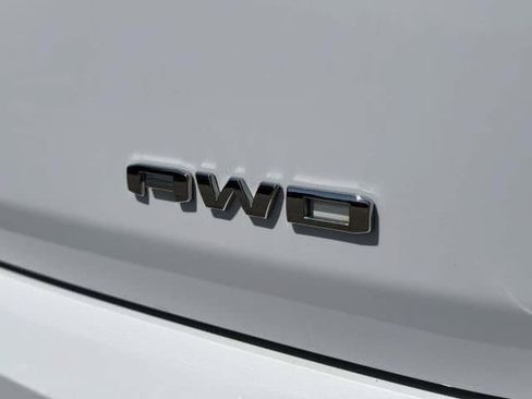 Used 2024 GMC Terrain SLT AWD/4WD image 8