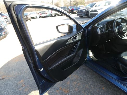 Used 2017 MAZDA MAZDA3 Touring image 11