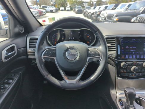 Used 2020 Jeep Grand Cherokee Altitude image 17