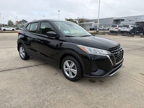 Used 2025 Nissan Kicks Play S image 7