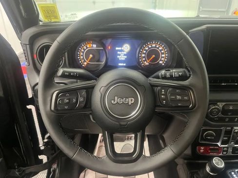 Used 2026 Jeep Wrangler Unlimited Rubicon AWD/4WD image 22