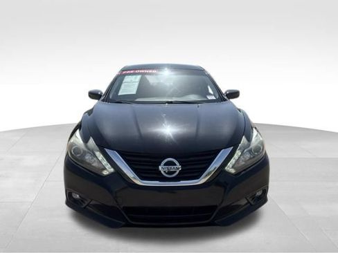 Used 2017 Nissan Altima 2.5 SR w/ Midnight Edition Package FWD image 4