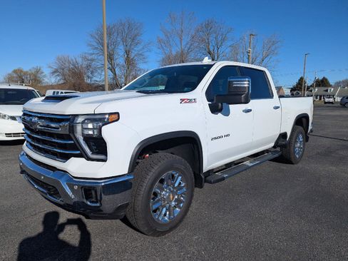 Used 2024 Chevrolet Silverado 2500 LTZ w/ LTZ Convenience Package image 3