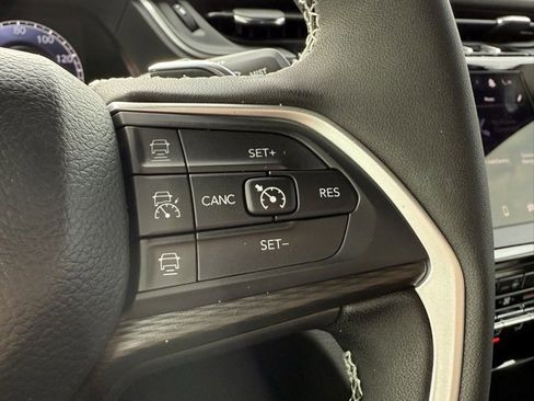 New 2025 Jeep Grand Cherokee L Altitude image 14