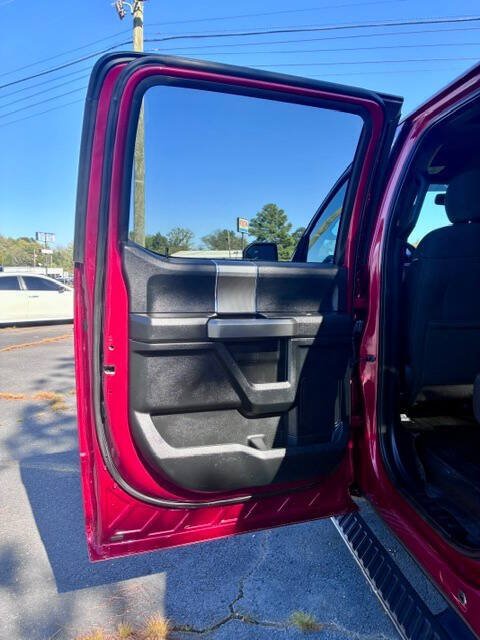 Used 2017 Ford F150 XLT w/ Equipment Group 302A Luxury AWD/4WD image 9