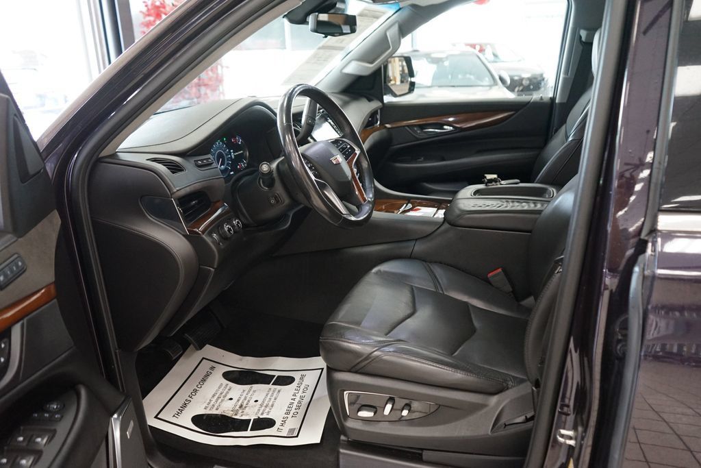 Used 2018 Cadillac Escalade Luxury AWD/4WD image 31