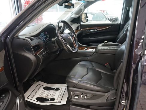 Used 2018 Cadillac Escalade Luxury AWD/4WD image 31