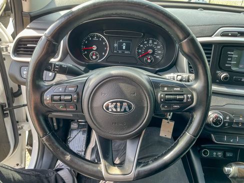 Used 2016 Kia Sorento AWD w/ LX Convenience Package image 12