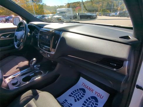 Certified 2022 Chevrolet Traverse LT image 28