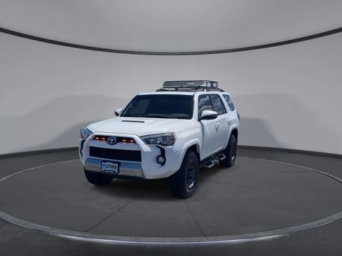 Certified 2019 Toyota 4Runner TRD Off-Road Premium AWD/4WD image 5