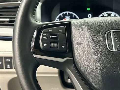 Certified 2025 Honda Odyssey Touring image 17