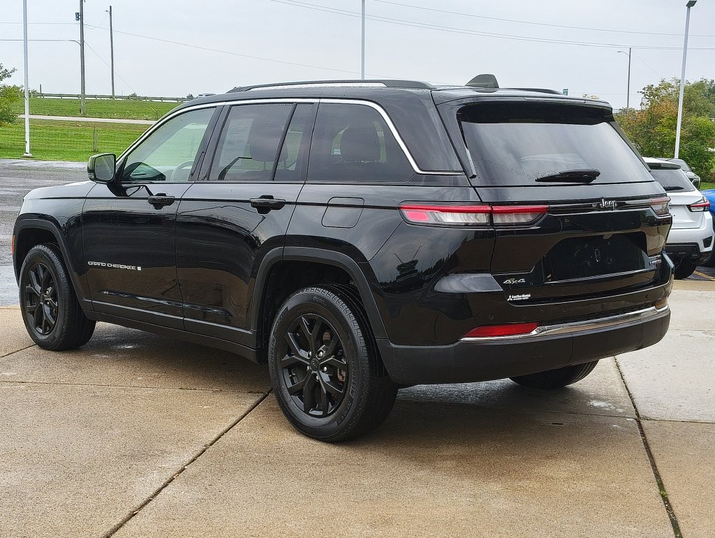 Used 2023 Jeep Grand Cherokee Limited AWD/4WD image 30