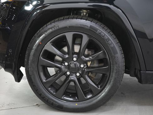 Used 2018 Jeep Grand Cherokee Overland image 30